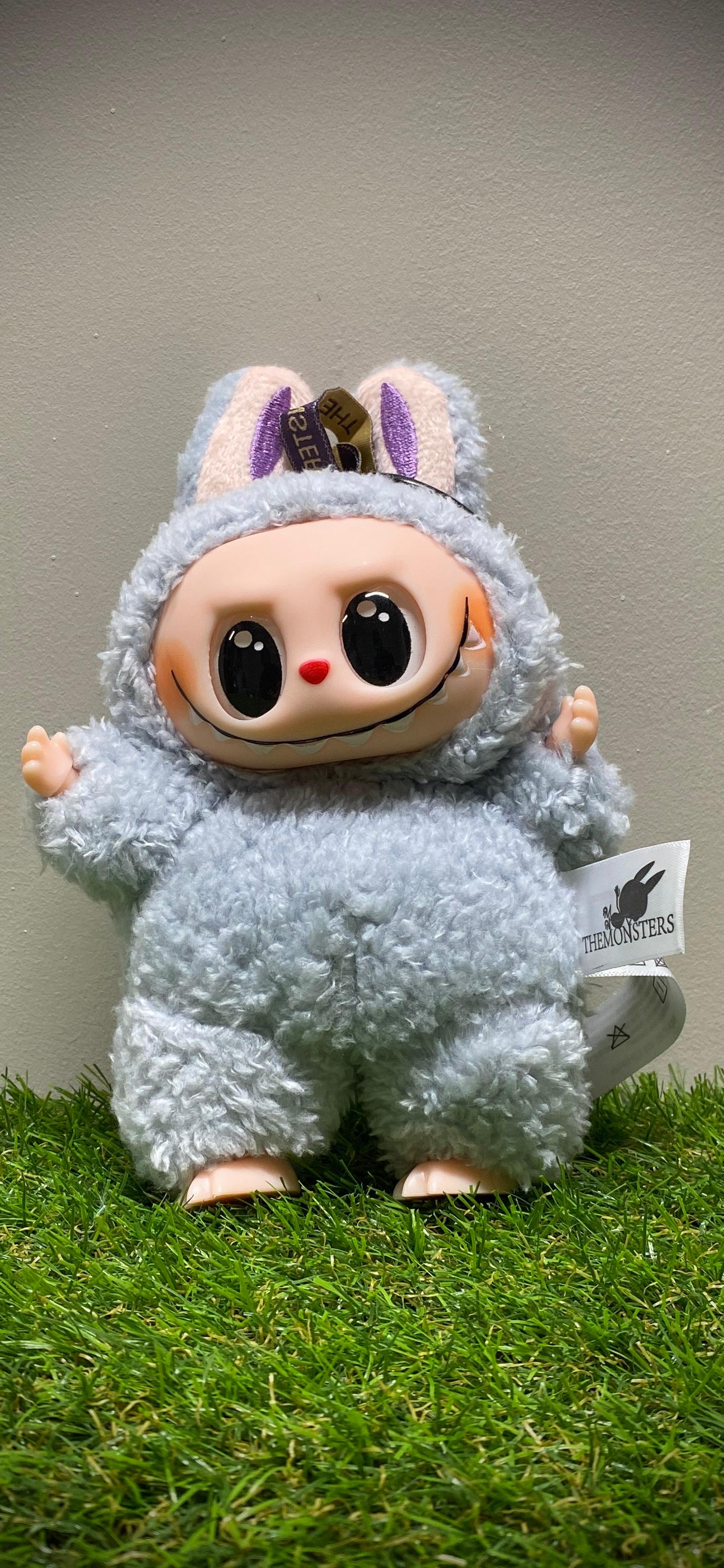 llavero labubu (gris)