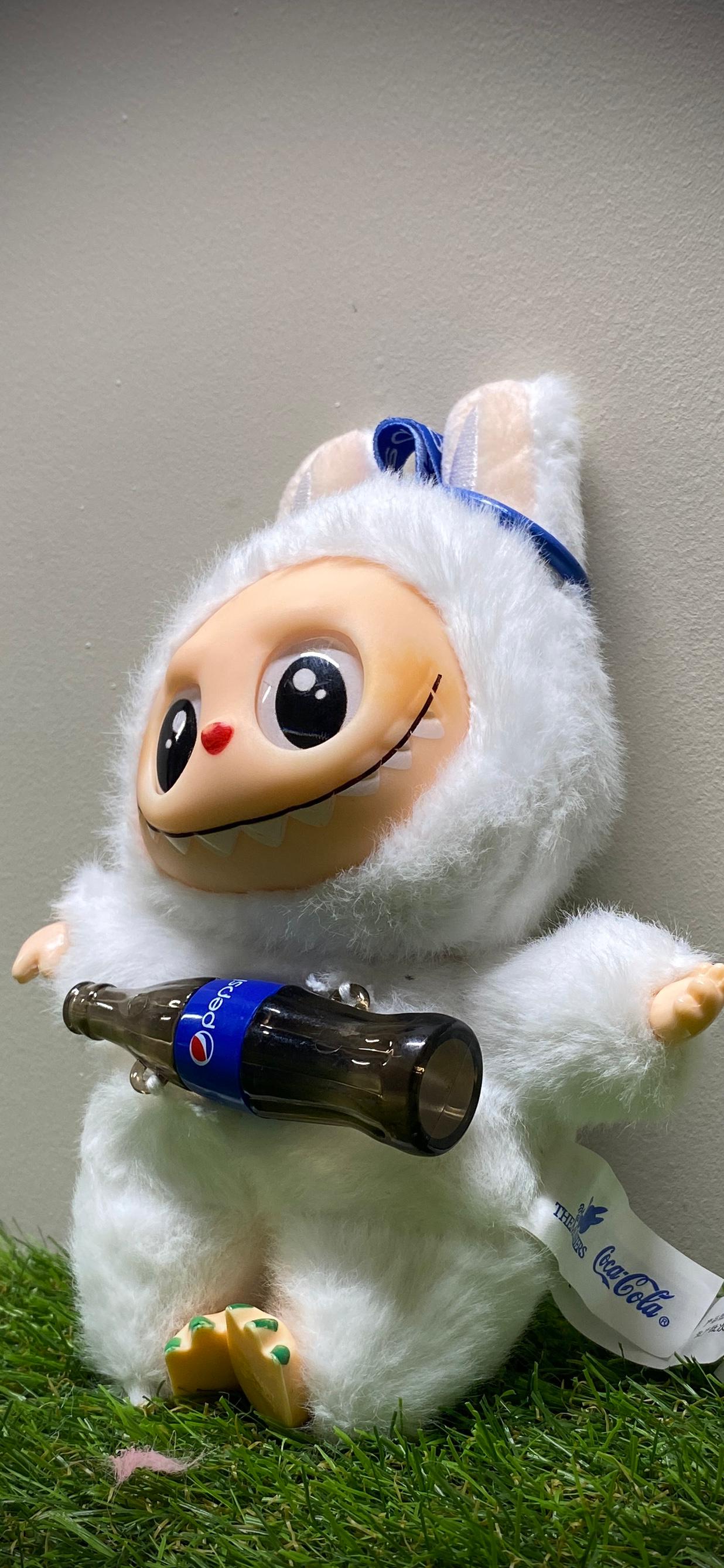 llavero labubu (blanco pepsi)