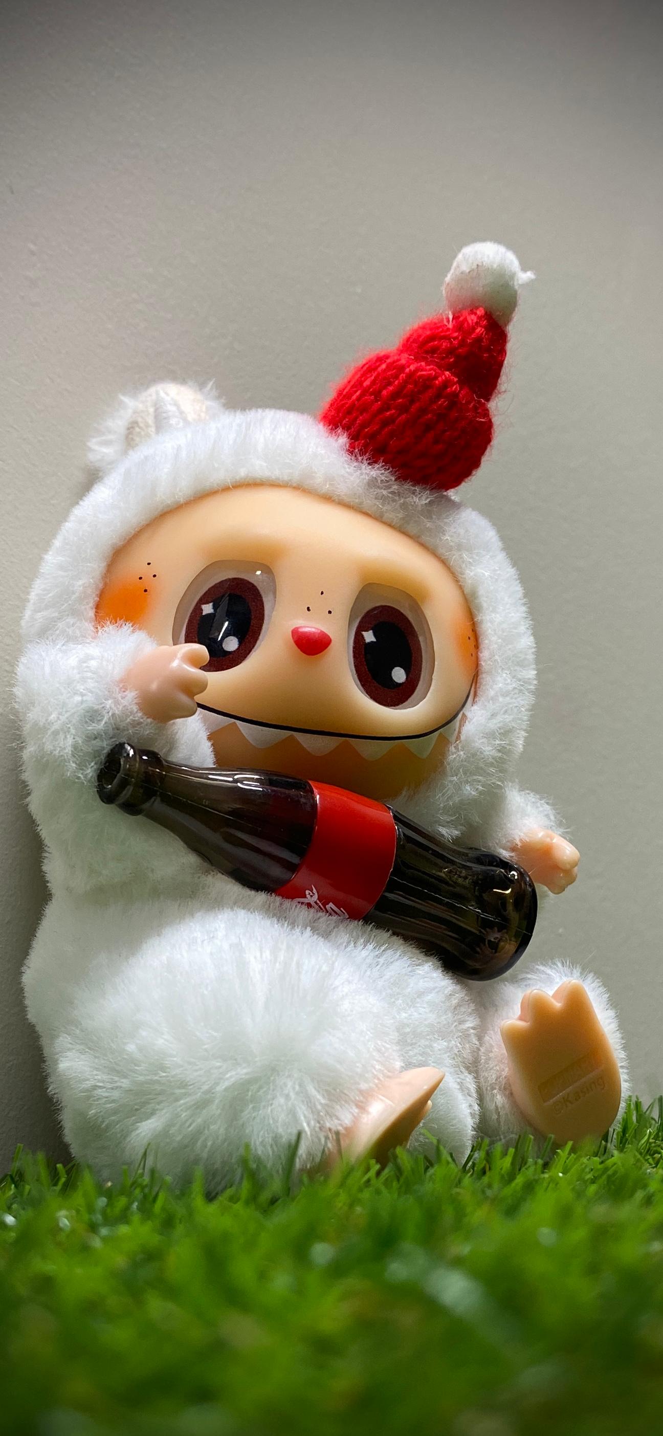 llavero labubu (blanco coca-cola)