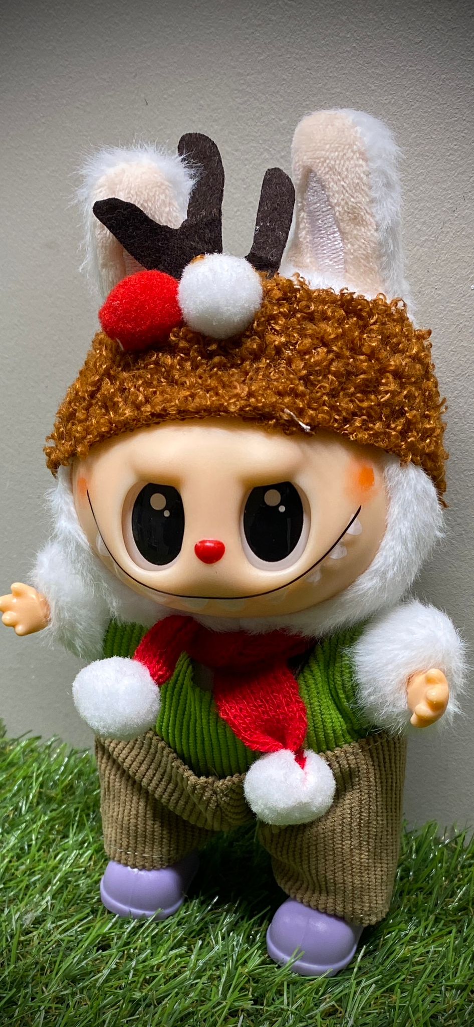 llavero labubu (gorro y bufanda)