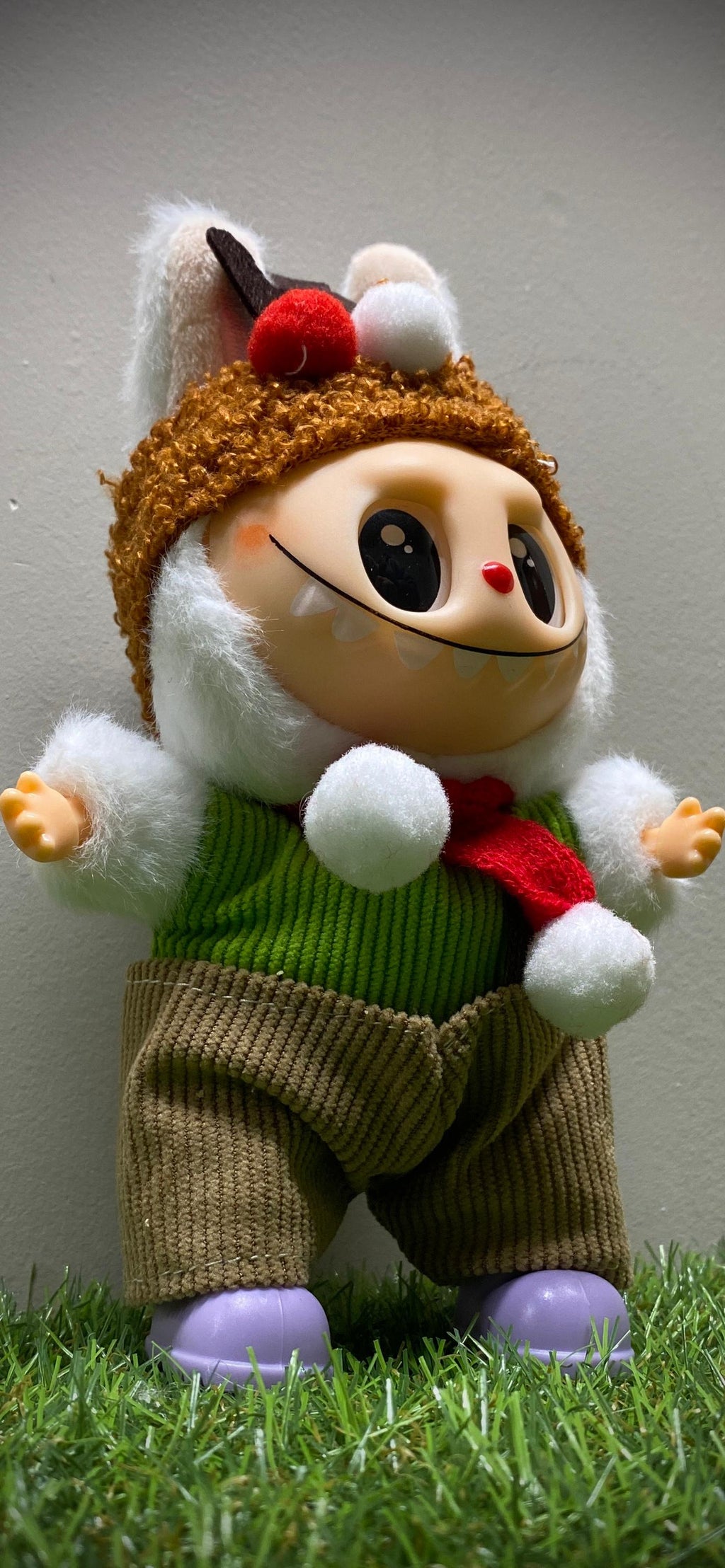 llavero labubu (gorro y bufanda)