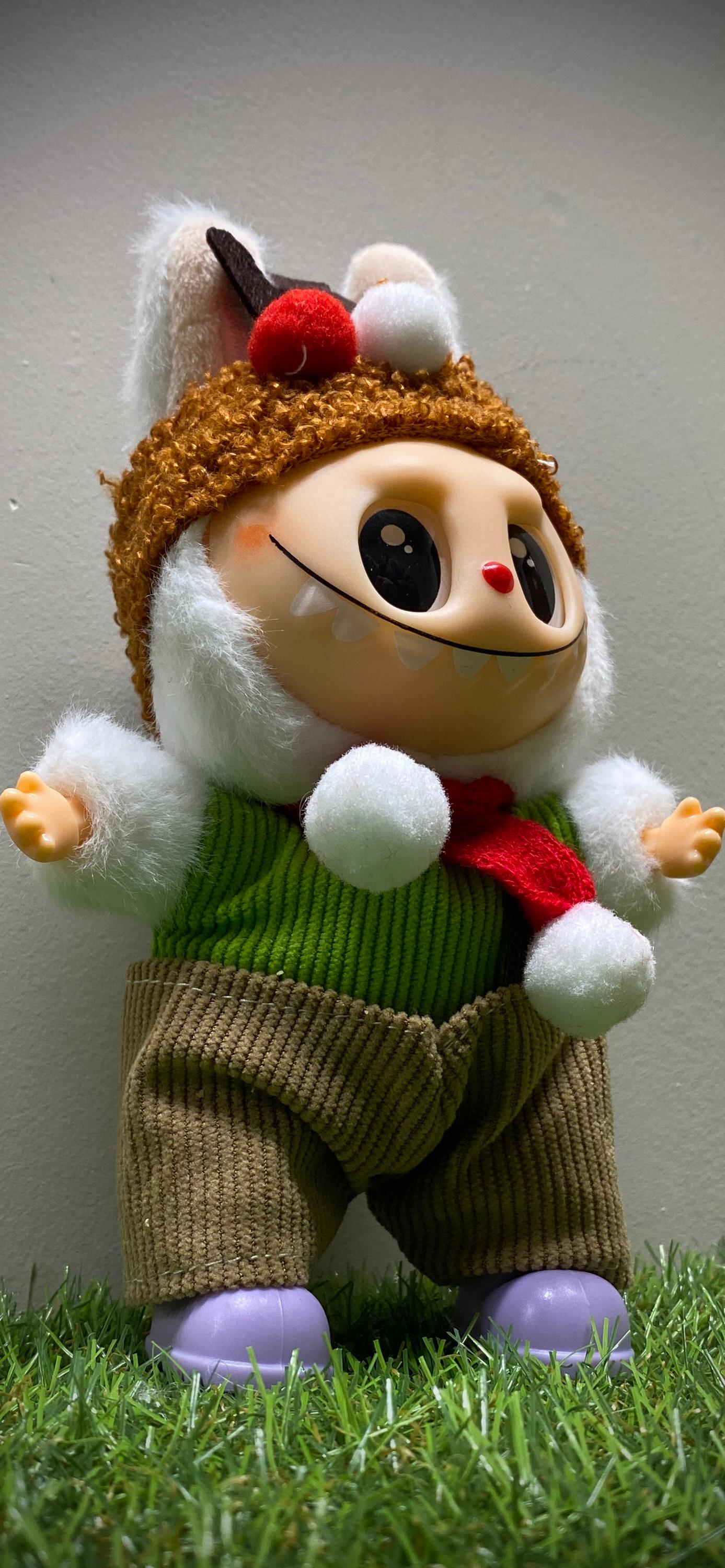 llavero labubu (gorro y bufanda)