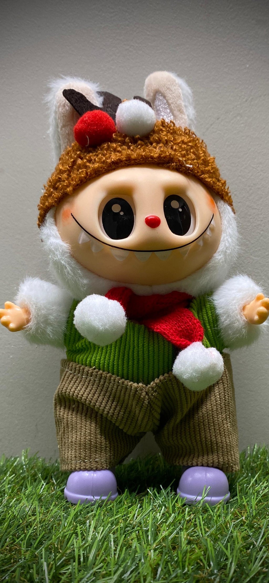 llavero labubu (gorro y bufanda)